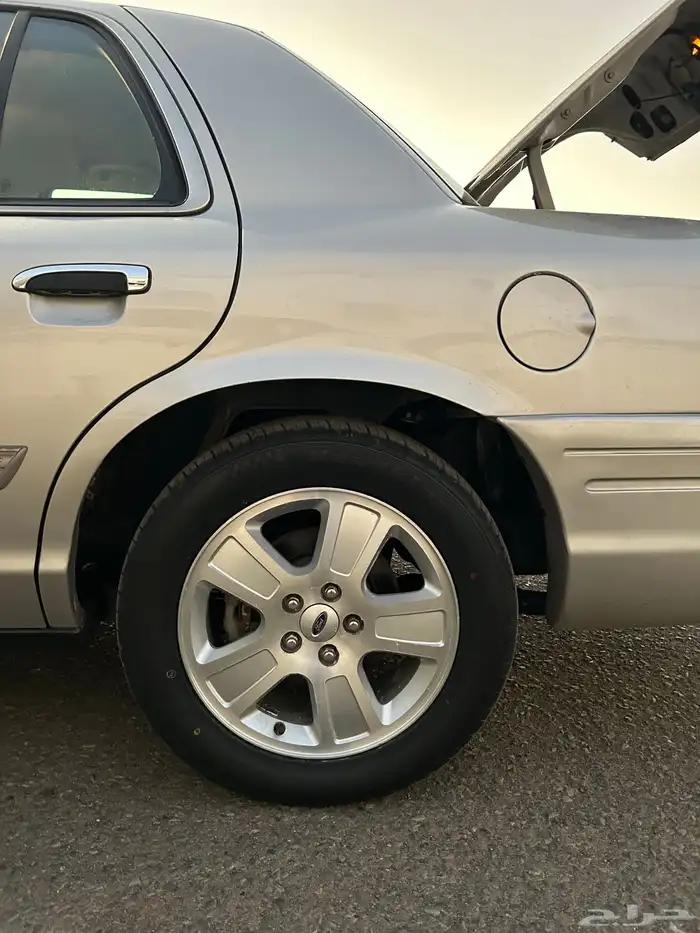 فورد فكتوريا 2009 مخزن ممشى قليل 6