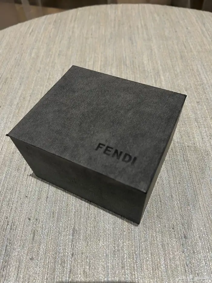 ساعة فندي الماس بكامل ملحقاتها 1