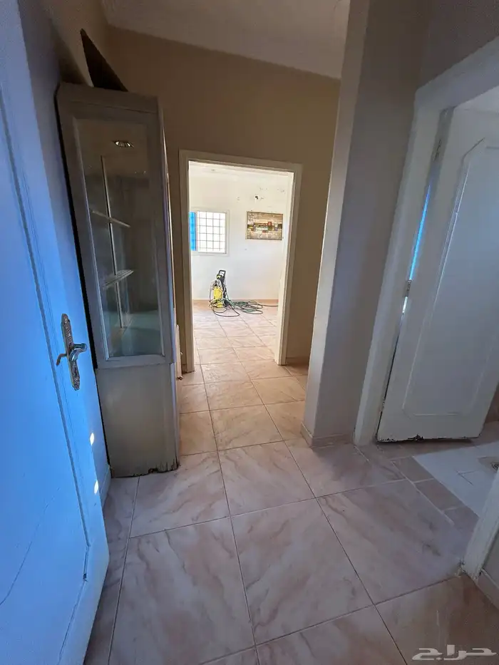 للإيجار دور في فيلا حي الملك فيصل 17