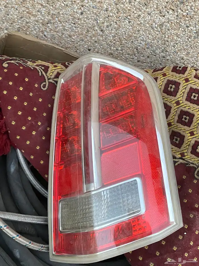 للبيع صدام كلايزر 2011 C300 مع اصطبات وكالة 5