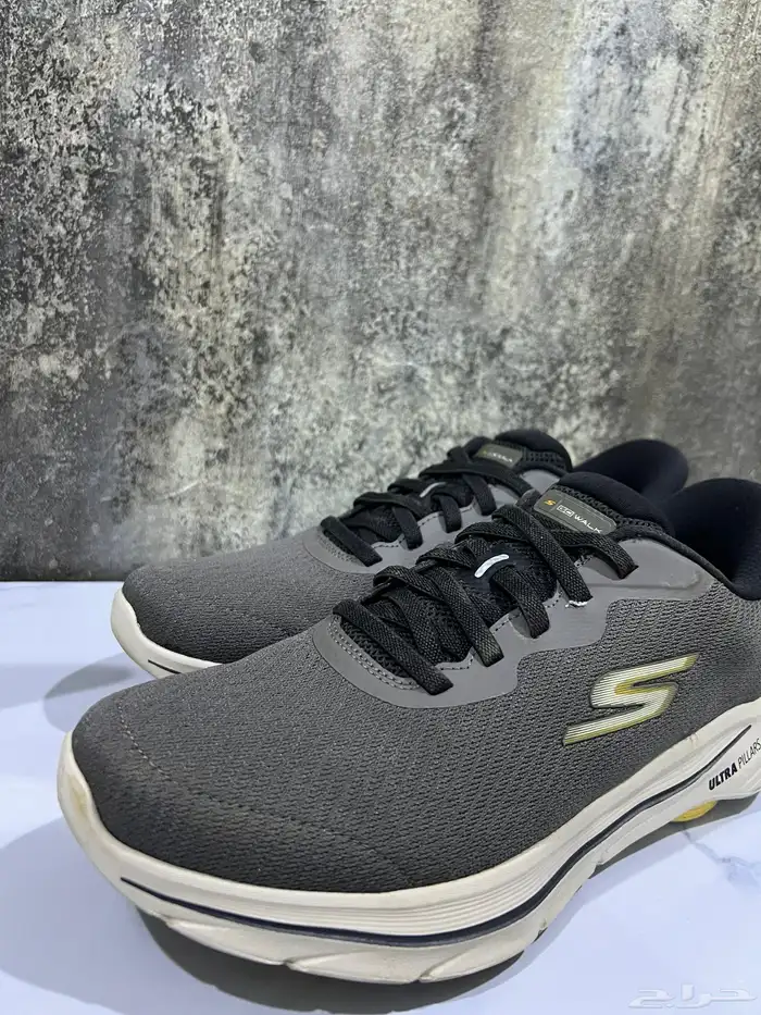 سكتشر جديد للبيع او البدل بمقاس اكبر 3