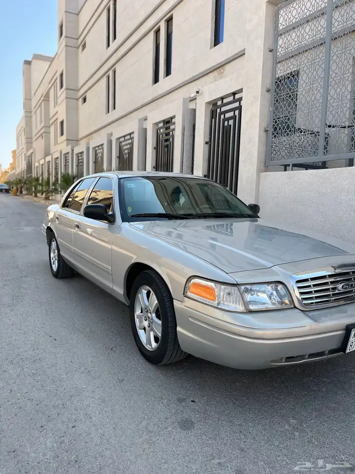 فورد فكتوريا 2012 1