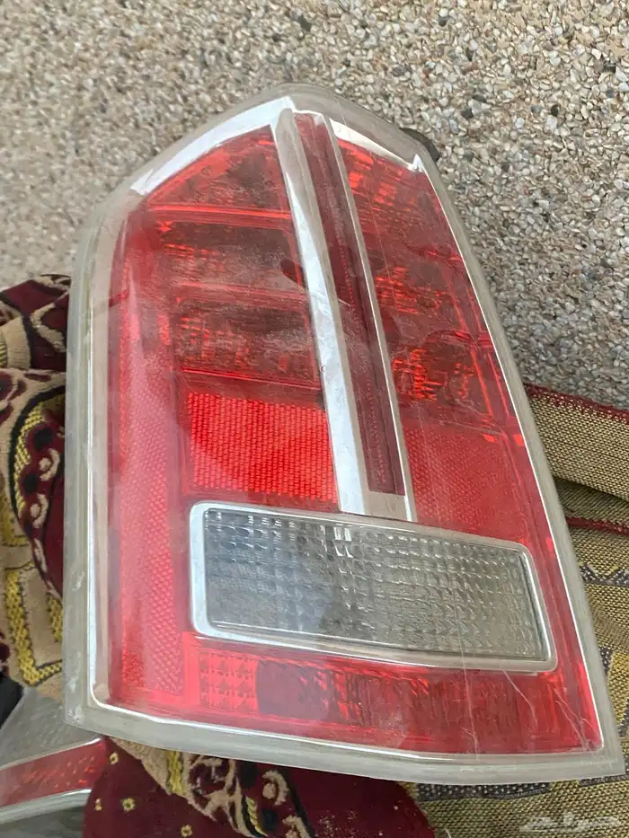 للبيع صدام كلايزر 2011 C300 مع اصطبات وكالة 6