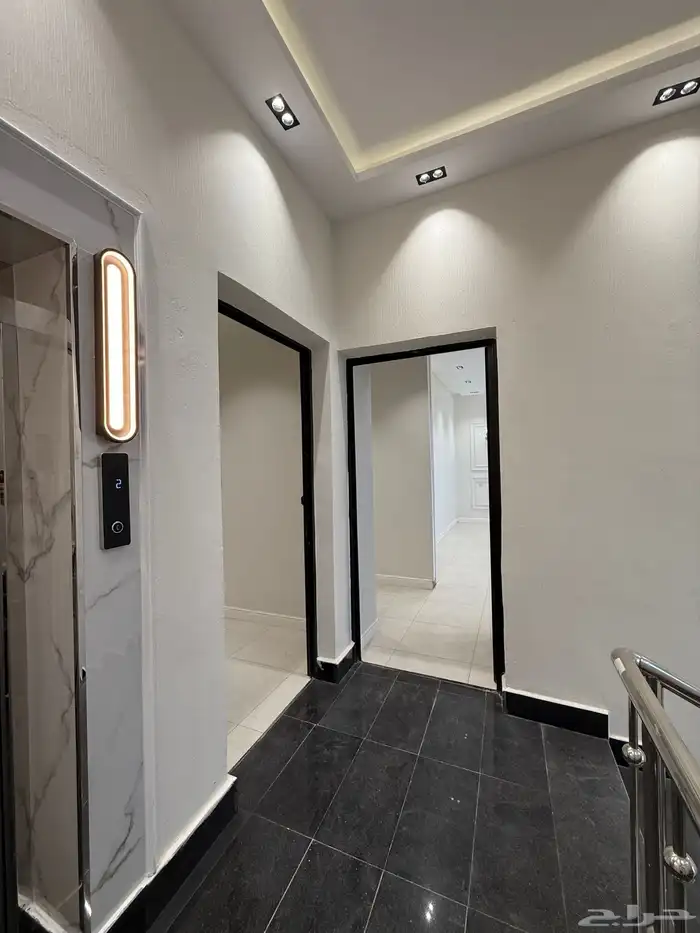 للبيع دور ثاني 6 غرف بأبها- قرب منتزة المطار بسعر 550 الف 3