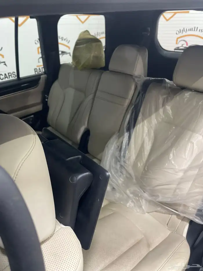 لكزس ال اكس 2016 نظيف داخلي بيج 13