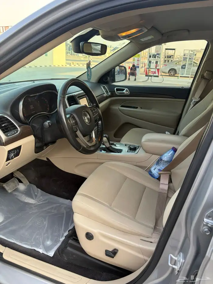 جيب جراند شيروكي لاريدو 2017 للبيع كل شي وكالة 10