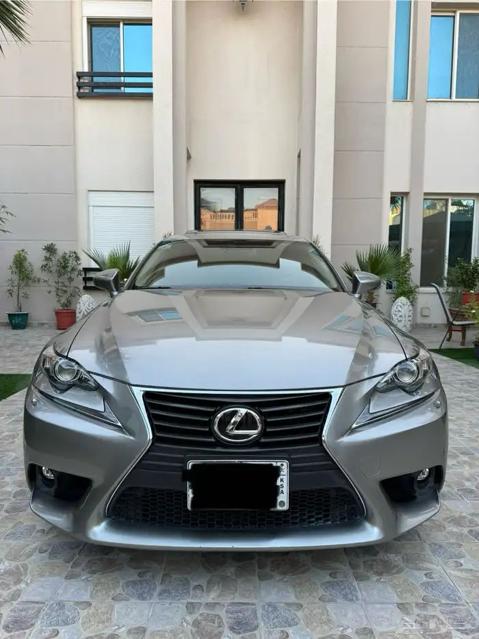 لكزس is350 2015 1