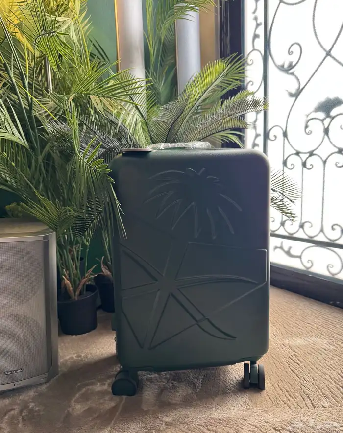 شنطة الخطوط السعودية شبه جديدة 1