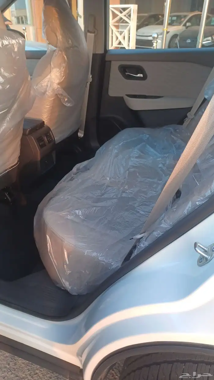 نيسان _اكس تريل _5راكب _ابيض 2026 5