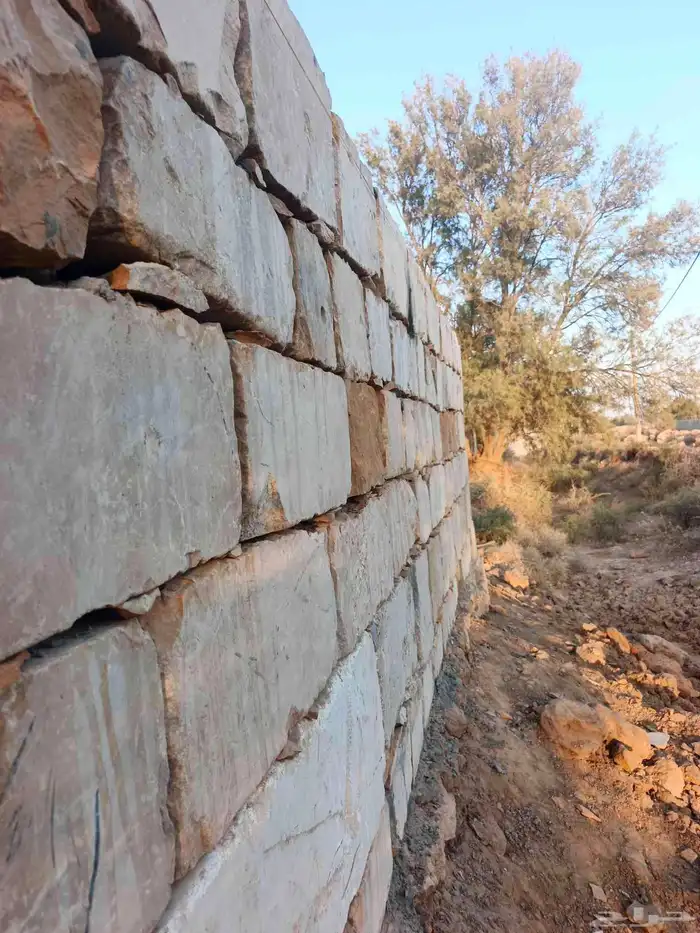 السلام عليكم ورحمة الله وبركاته نقوم ببنا الحجرالطبيعي 1