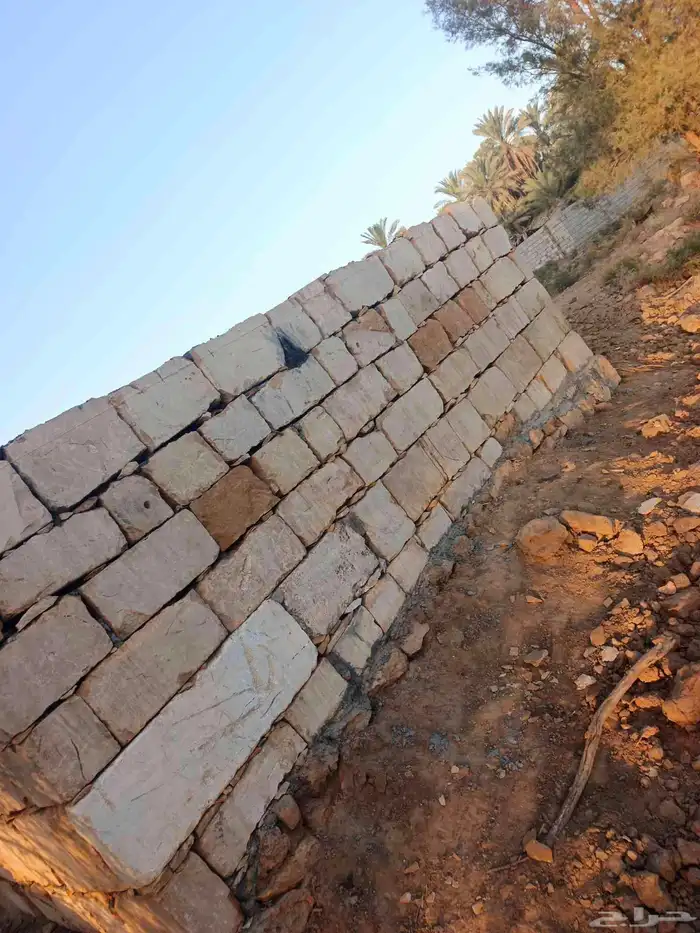 السلام عليكم ورحمة الله وبركاته نقوم ببنا الحجرالطبيعي 0