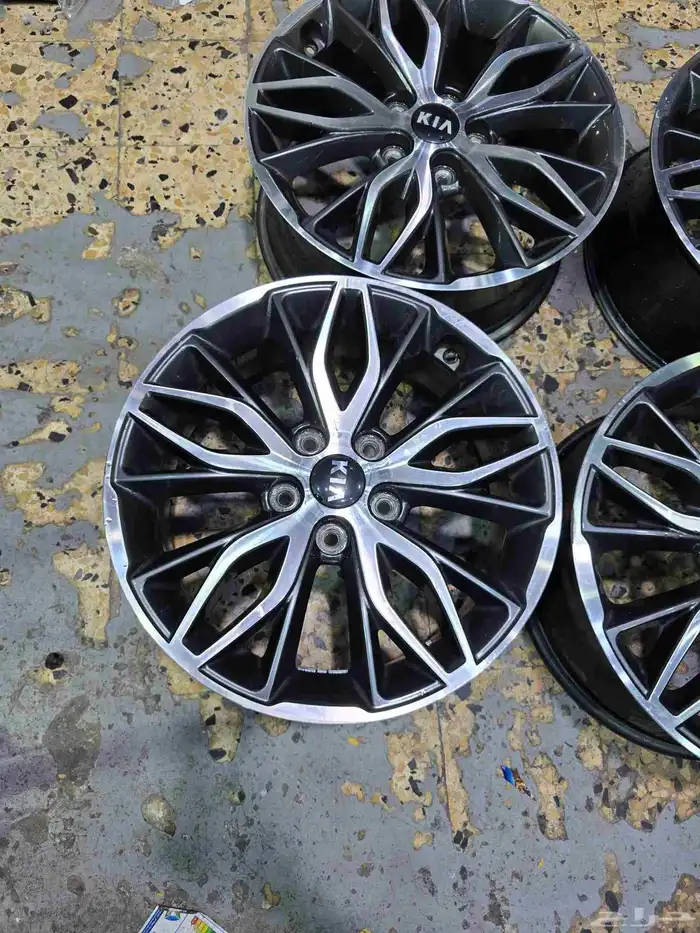 جنوط كيا فايف 2023 مقاس 17 اصلي وكاله نضيف مره 4 حبات 2