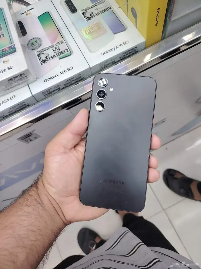 يتميز بشاشة Super AMOLED مقاس 6.6 بوصة مع معدل تحديث 120 هرت 0