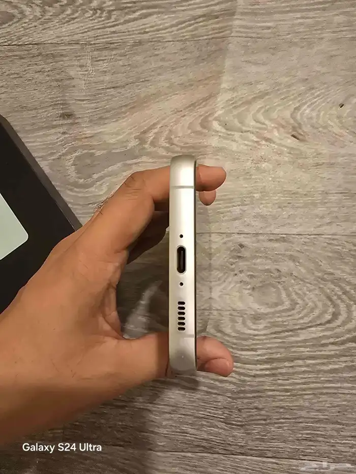 اس 23اف اي نظيف مع كرتونه نسخه 256جيجا ومعاه كفرات كانه يديد 3