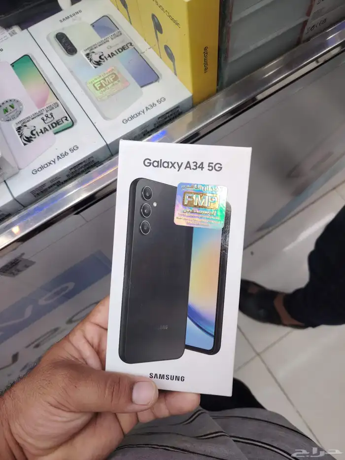 يتميز بشاشة Super AMOLED مقاس 6.6 بوصة مع معدل تحديث 120 هرت 1