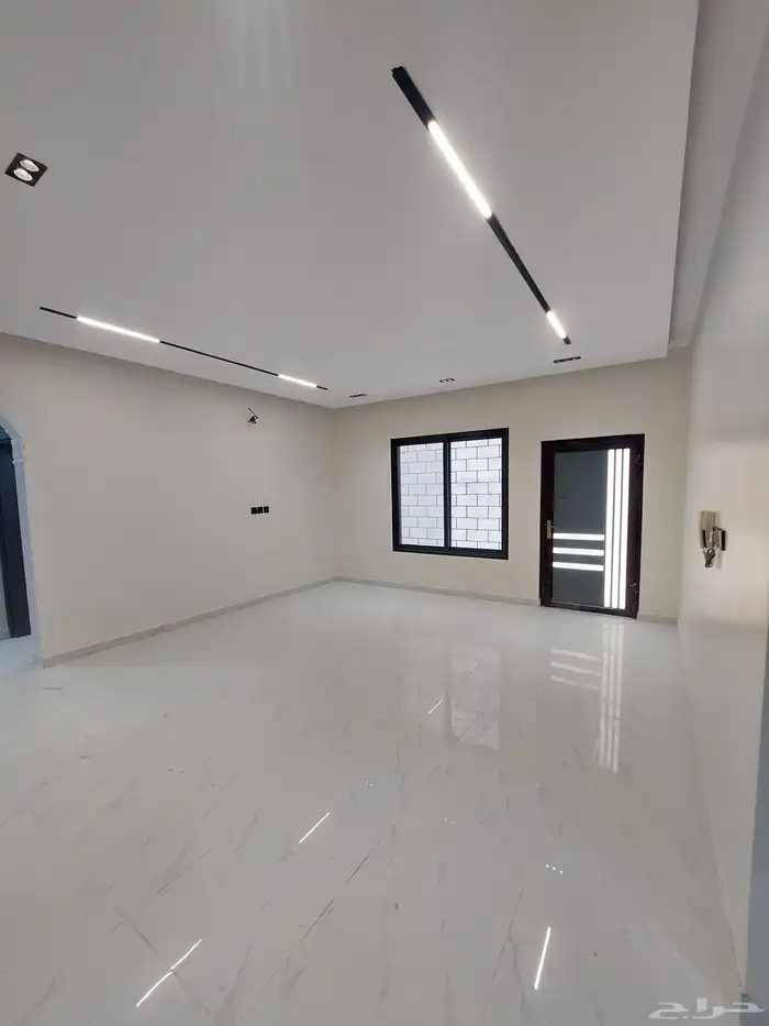 للبيع شقه تمليك أرضية حي احد جديدة حواش وكراج مدخل مستقل 6