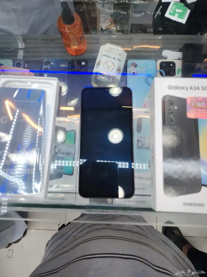 يتميز بشاشة Super AMOLED مقاس 6.6 بوصة مع معدل تحديث 120 هرت 3