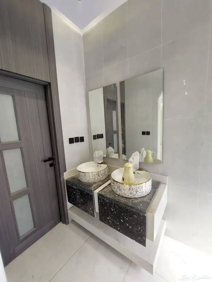 للبيع شقه تمليك أرضية حي احد جديدة حواش وكراج مدخل مستقل 2