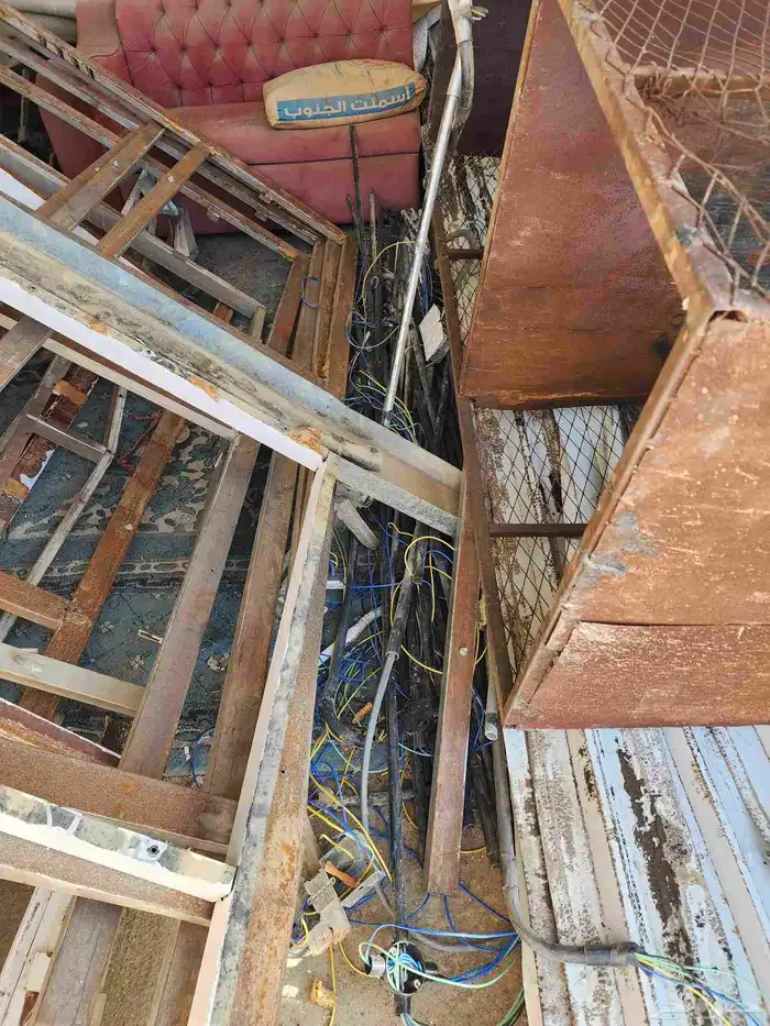 صندقه حديد للبيع 6 4 4