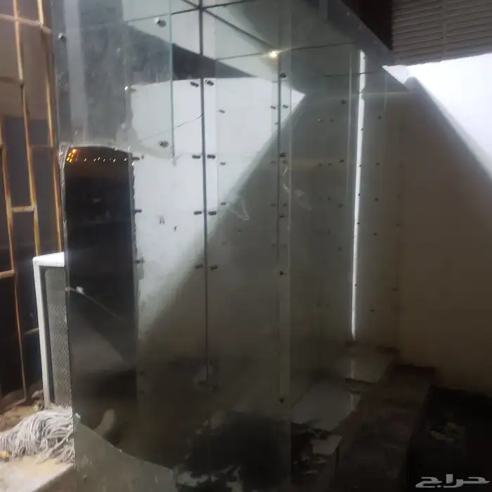 رف زجاج مستعمل يحتاج بعض التصلوح سعره حلو 0