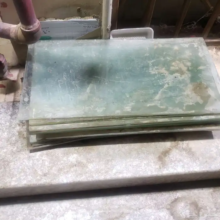 رف زجاج مستعمل يحتاج بعض التصلوح سعره حلو 1