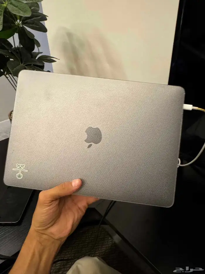 للبيع ماك بوك MacBook Pro بحالة ممتازة 2