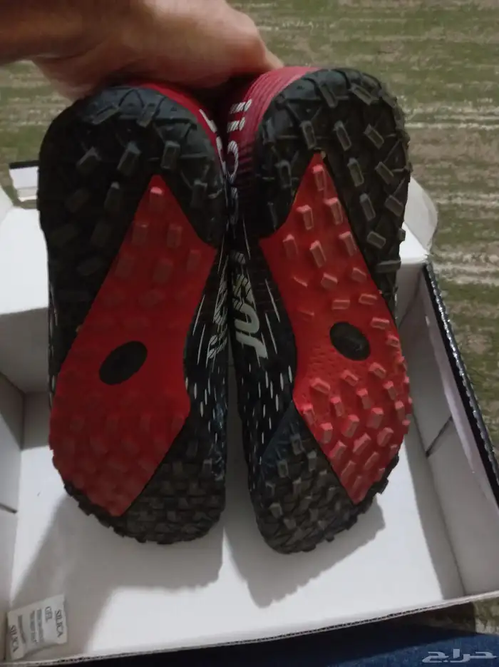 حذاء كرة قدم مستعمل جديد مقاس 44 1