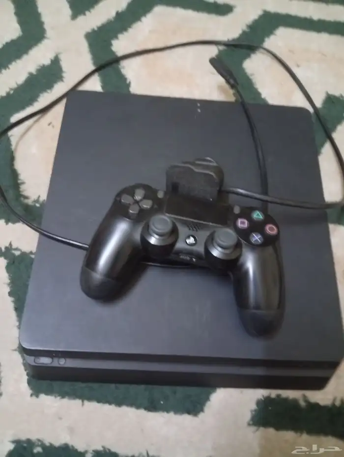 سلام عليكم سوني 4 شغال ومعه يدته و نضيف السوم 0