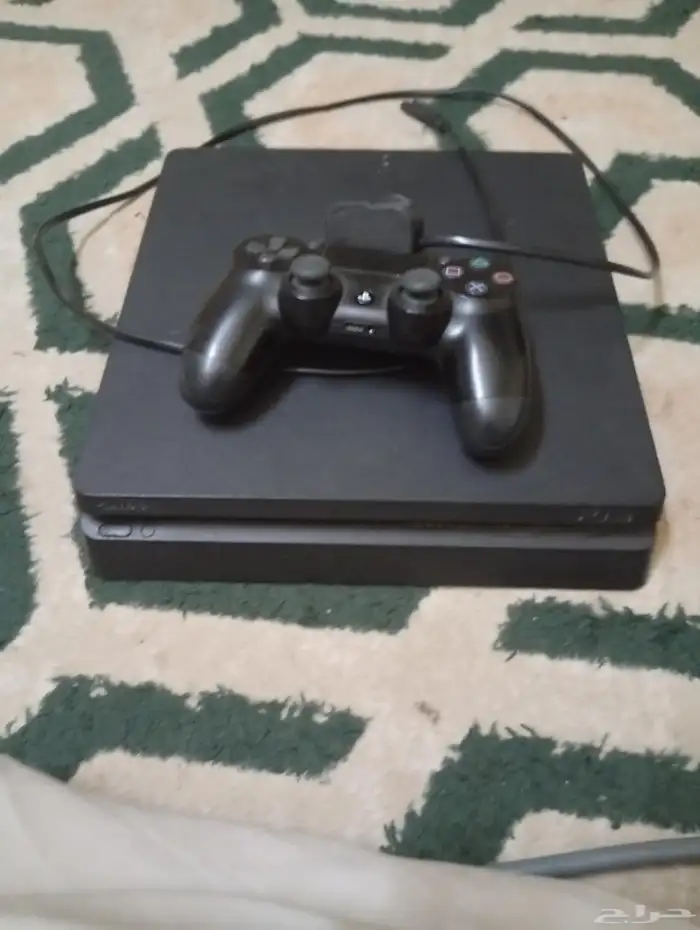 سلام عليكم سوني 4 شغال ومعه يدته و نضيف السوم 1