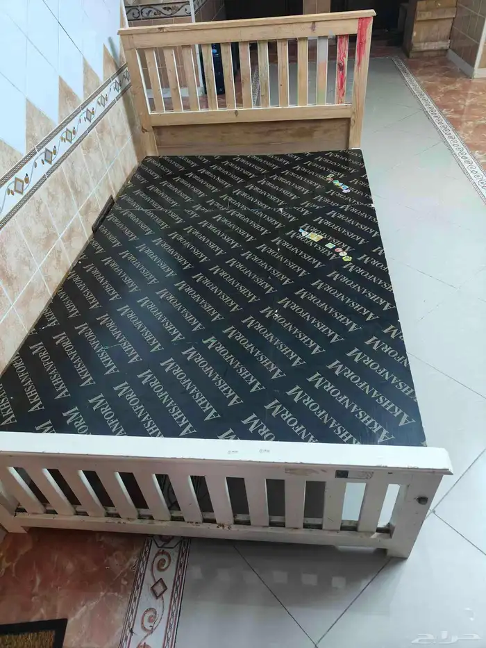 سرير خشب نفر 100.غساله نصف اتوماتيك 300 ريال للبيع العاجل 1