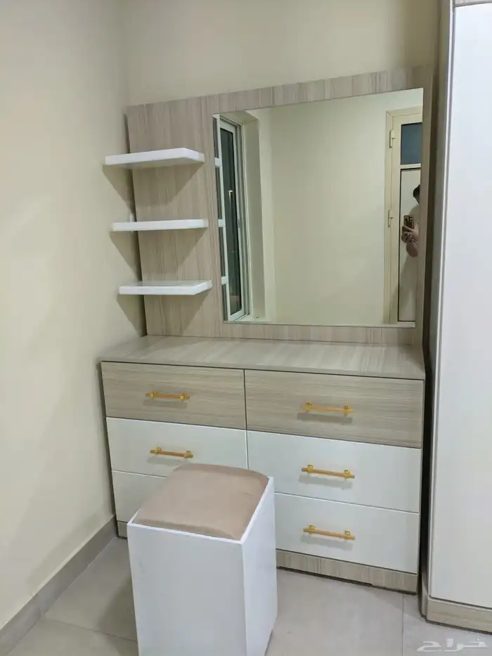 سرير   خزانة   تسريحة   بطانية   وسادة   للبيع 12