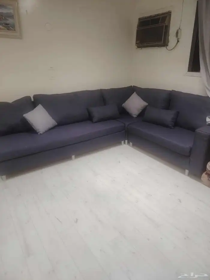 طقم كنب ممتاز شبه جديد استعمال ثلاث شهور فقط سعره 600 0