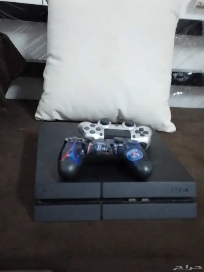 سوني فور مع يدين وشريط وجميع الملحقات 0