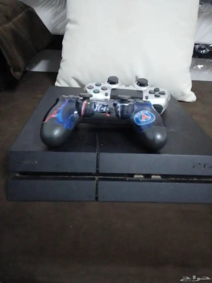 سوني فور مع يدين وشريط وجميع الملحقات 1