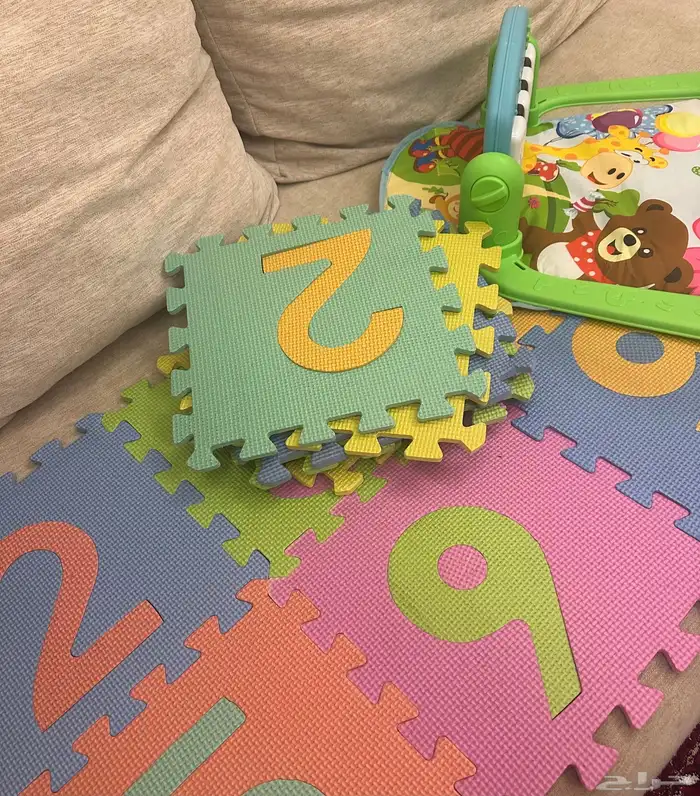 عربة أطفال ومدخل 0