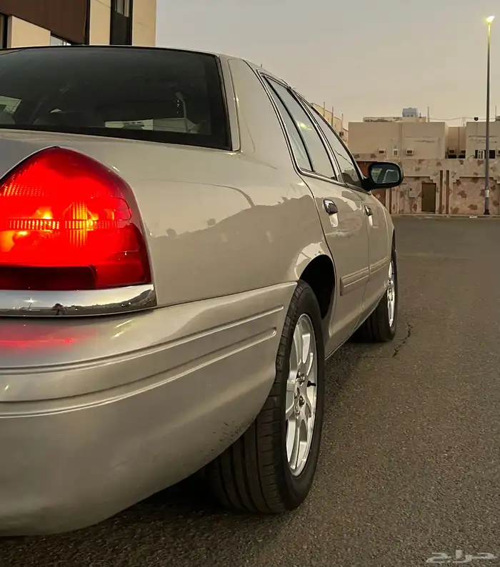 فورد فكتوريا 2009 مخزن ممشى قليل 3