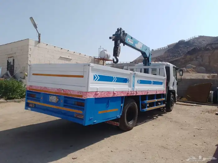 ديانا ايسوزو موديل 2016 عليها كرين 5طن للبيع 9