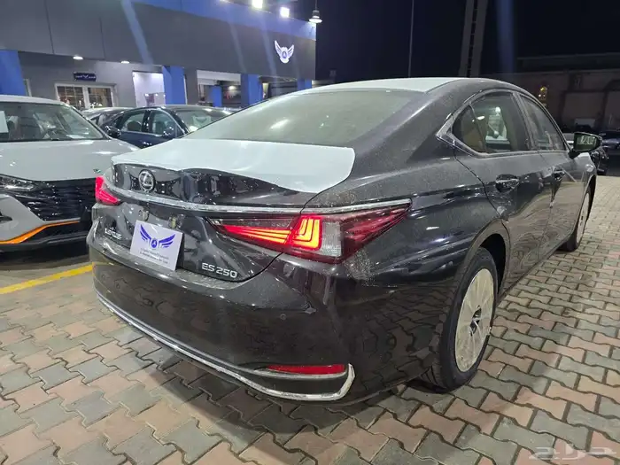 لكزس e250. 2025. متاح كاش وتقسيط 4