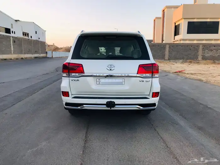 لاندكروزر vxr 2017رقم 1 2