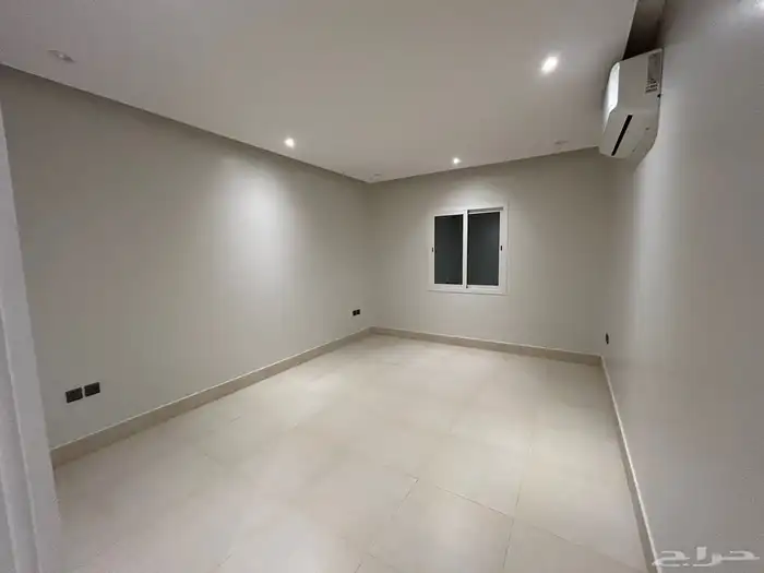 شقة جديدة للإيجار في عمارة .. الرياض حي القيروان 3