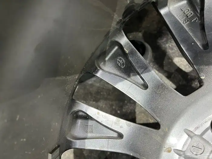 جنوط لاندكروزر اصلي وكاله مع كفرات دنلوب وكاله مقاس 20 9