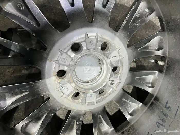 جنوط لاندكروزر اصلي وكاله مع كفرات دنلوب وكاله مقاس 20 26