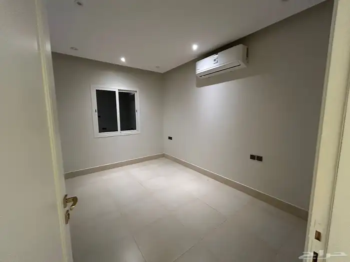 شقة جديدة للإيجار في عمارة .. الرياض حي القيروان 1