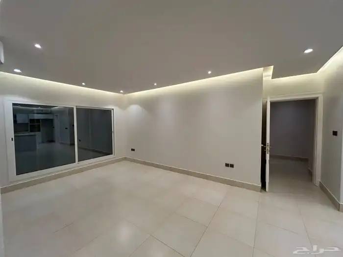شقة جديدة للإيجار في عمارة .. الرياض حي القيروان 0