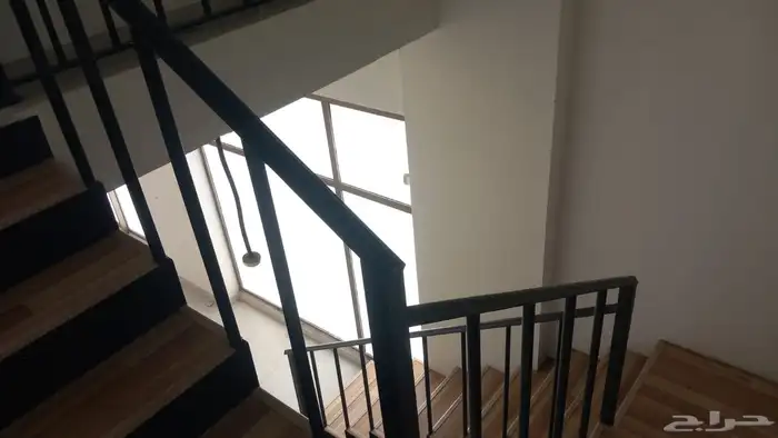 محل تجاري موقع مميز زاوية 5