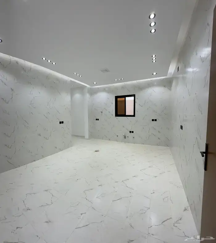 للبيع دور في الروضة على شارعين جنوبي شرقي 10