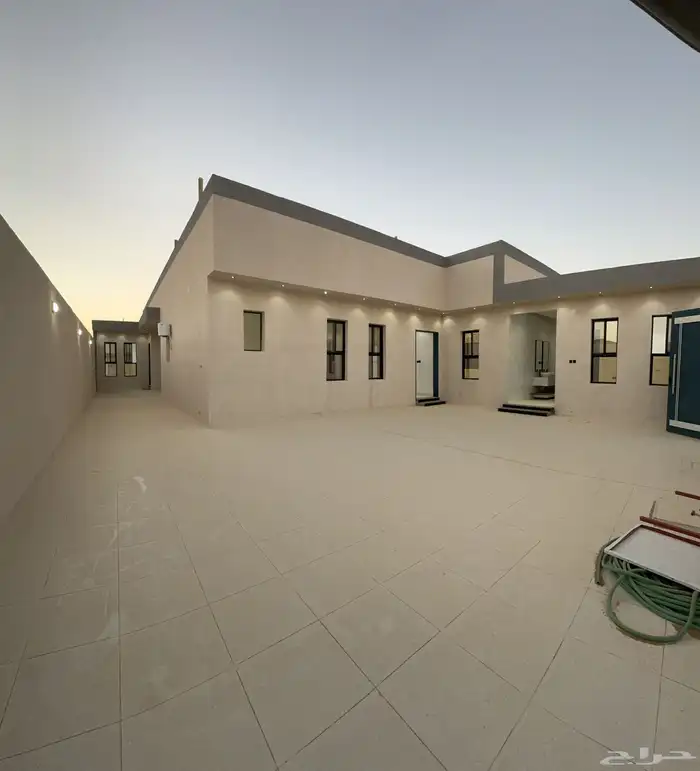 للبيع دور في الروضة على شارعين جنوبي شرقي 1