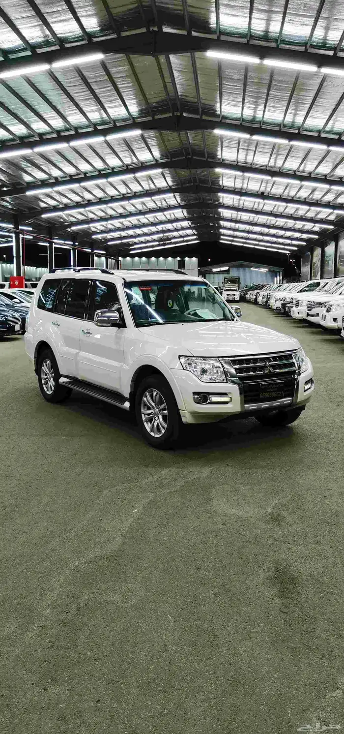 ميتسوبيشي باجيرو الموديل 2017 فل كامل 0