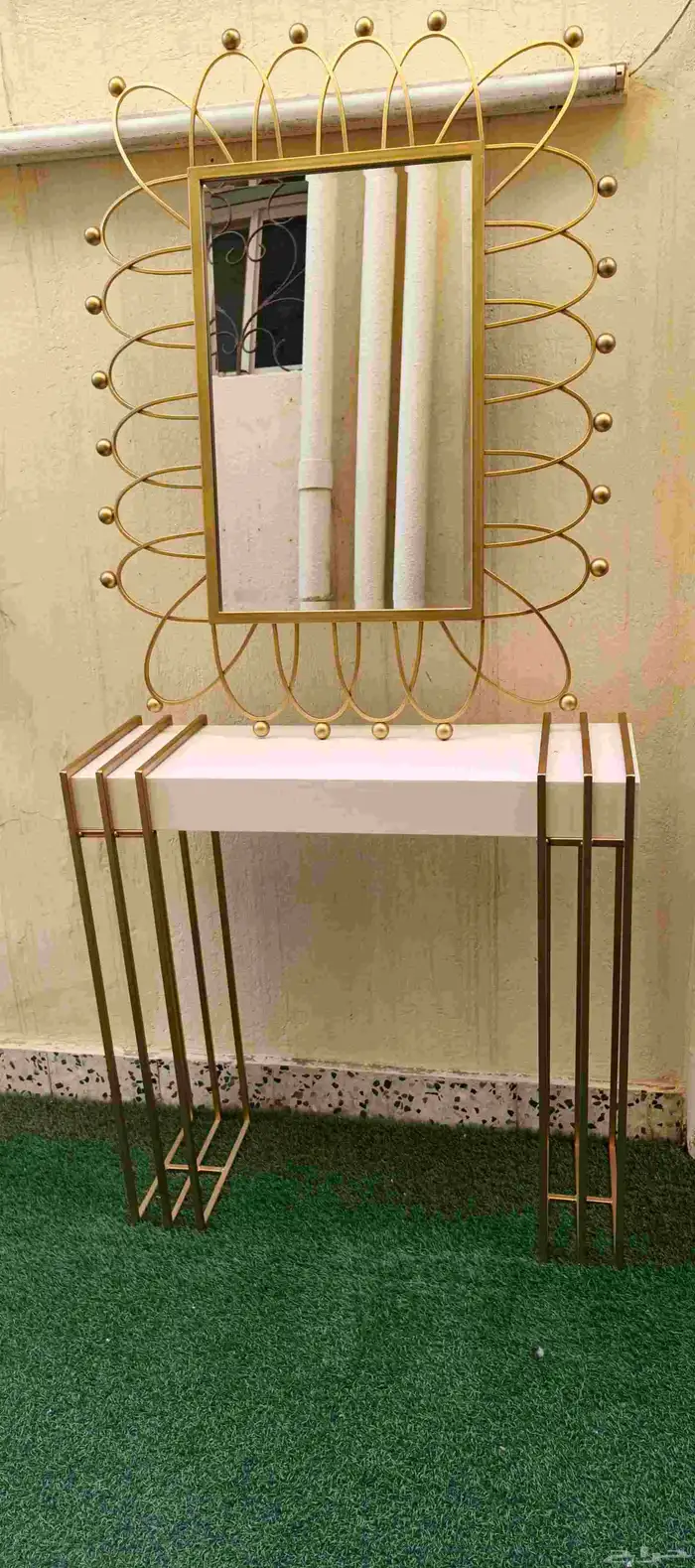 للبيع مراية و طاولة و مغسله 2