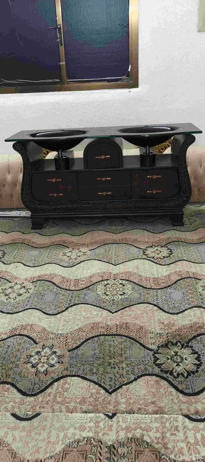 للبيع مراية و طاولة و مغسله 3